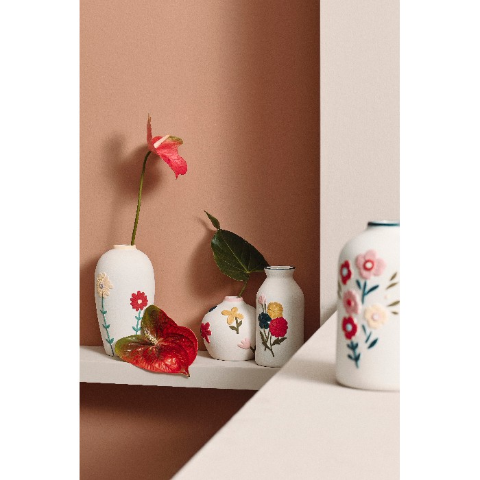 home-decor/vases/bizzotto-floryn-round-white-vase-with-flowers-diameter-135cm-x-height-19cm