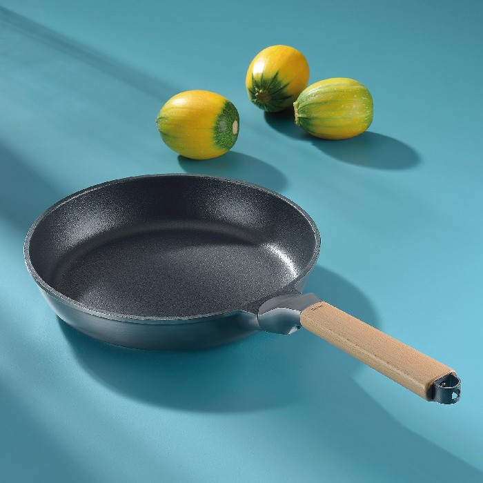 kitchenware/pots-lids-pans/kela-wok-pan-vitana
