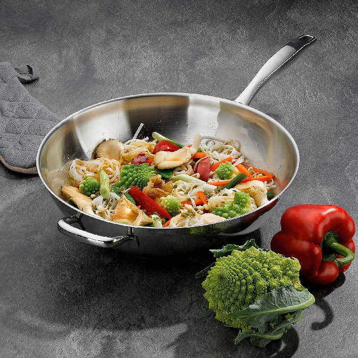 kitchenware/pots-lids-pans/kela-wok-pan-flavoria