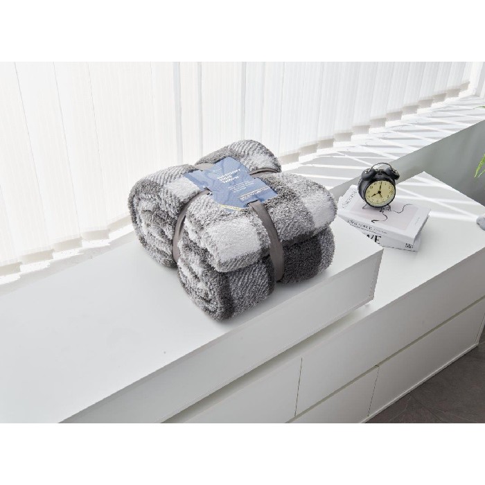 home-textiles/blankets-throws/teddy-throw-windsor-check-double-greycharcoal