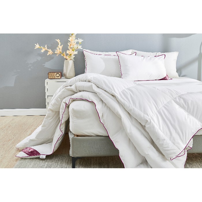 home-textiles/bedspreads-duvets-quilts/gaveno-cavailia-hotel-collection-savile-microfibre-quilt-13-5-tog-king