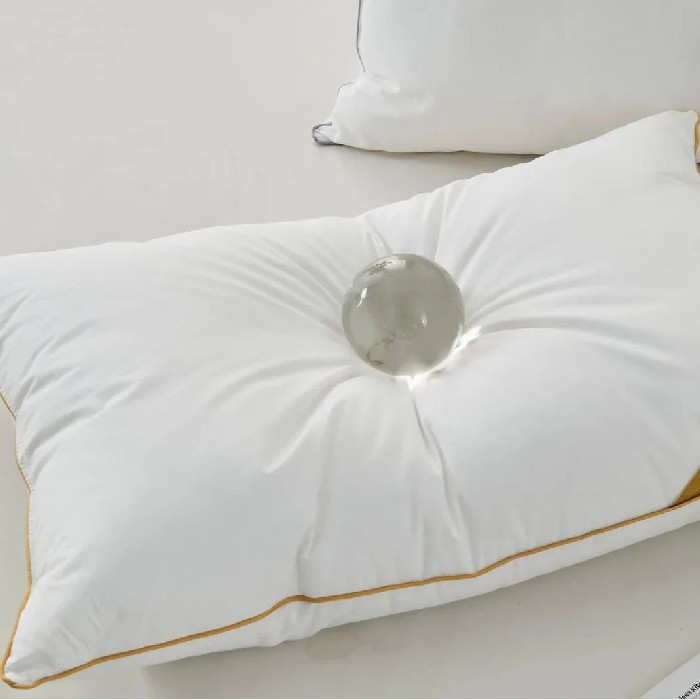 bedrooms/pillows/gaveno-cavailia-hotel-collection-medium-pillow