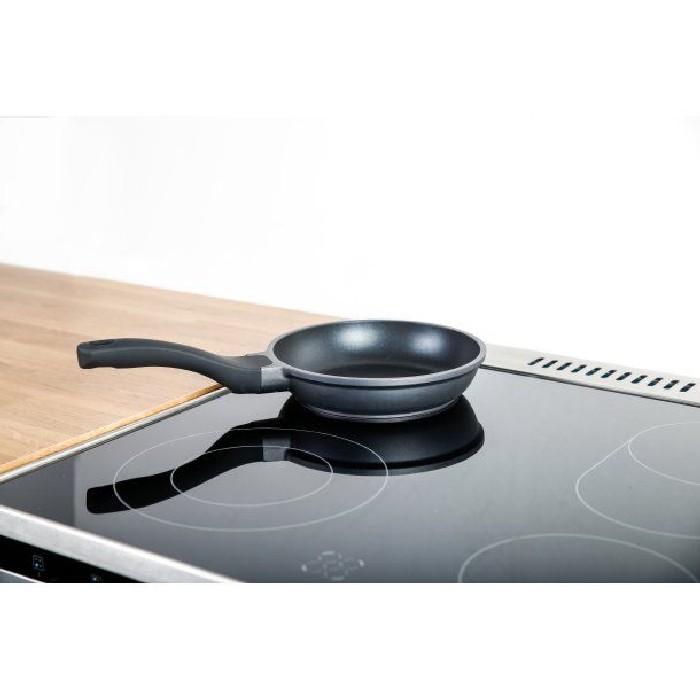 kitchenware/pots-lids-pans/axentia-frying-pan-blackline-diameter-20cm