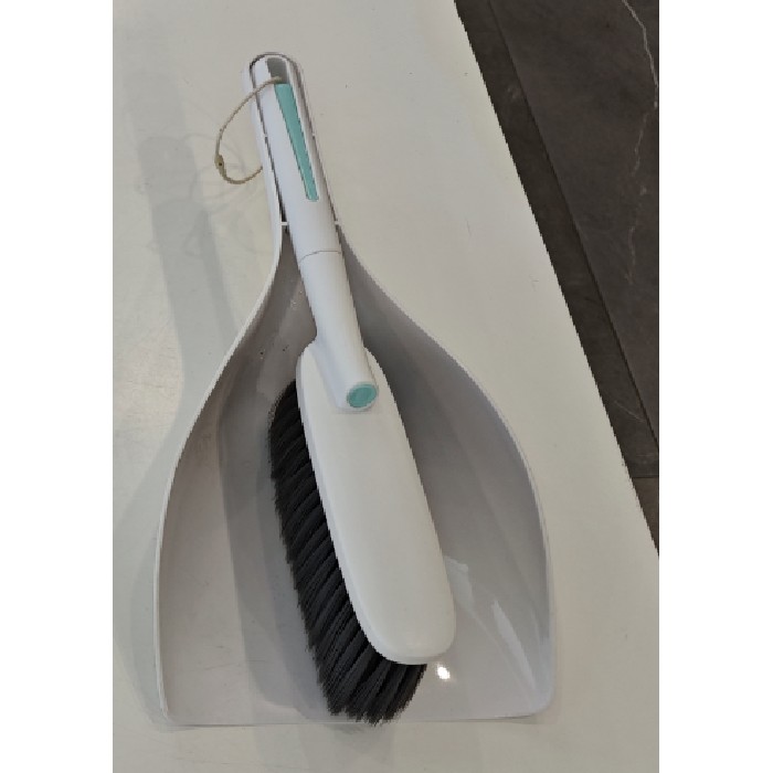 household-goods/cleaning/mumuso-desktop-broom-and-dustpan-set