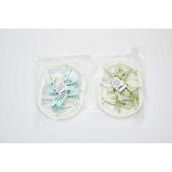 household-goods/laundry-ironing-accessories/mumuso-oval-clothes-drying-rack-with-8-clips