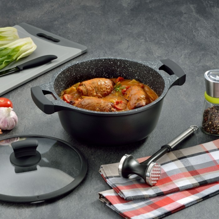 kitchenware/pots-lids-pans/kela-stella-nova-covered-saucepot