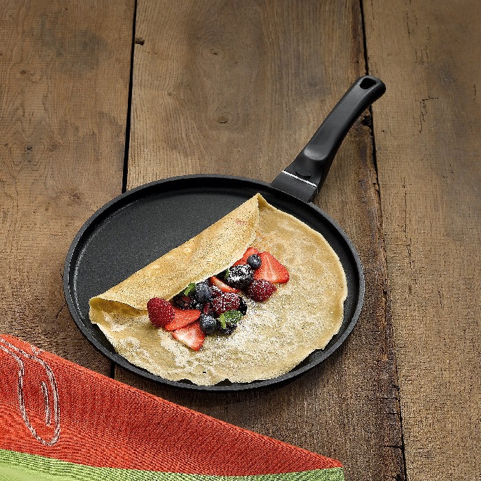 kitchenware/pots-lids-pans/kela-kerros-crepe-pan