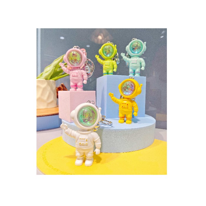 kids-and-stationery/stationery-bag-pendant-keychain/mumuso-light-up-astronaut-keychain
