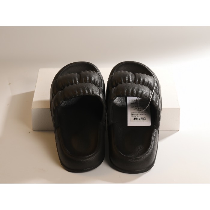 household-goods/clothes-shoes-accessories/mumuso-petal-slippers-black40-41