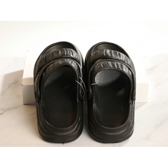 household-goods/clothes-shoes-accessories/mumuso-men-s-petal-slippers-black42-43