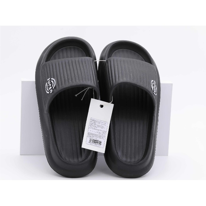 household-goods/clothes-shoes-accessories/mumuso-men-s-vertical-stripe-slippers-black40-41
