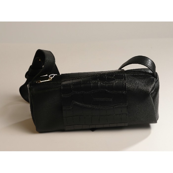 household-goods/clothes-shoes-accessories/mumuso-textured-splicing-crossbody-bag-black