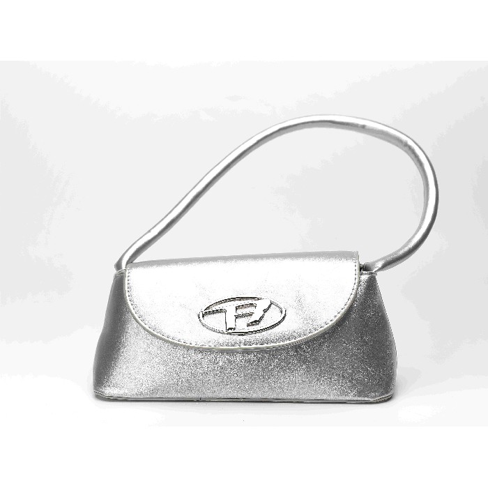 household-goods/clothes-shoes-accessories/mumuso-trapezoid-underarm-bag-silver