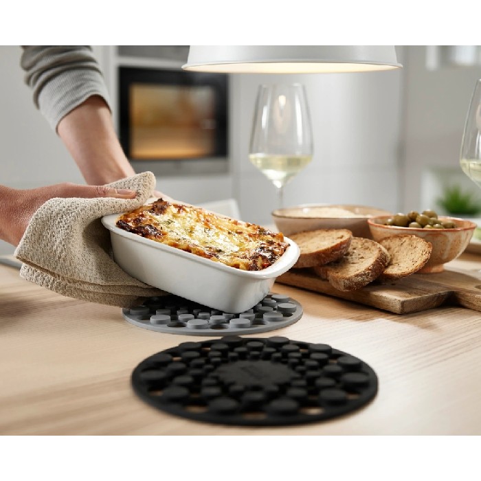 tableware/placemats-coasters-trivets/spot-on-set-of-2-silicone-trivets-round-grey