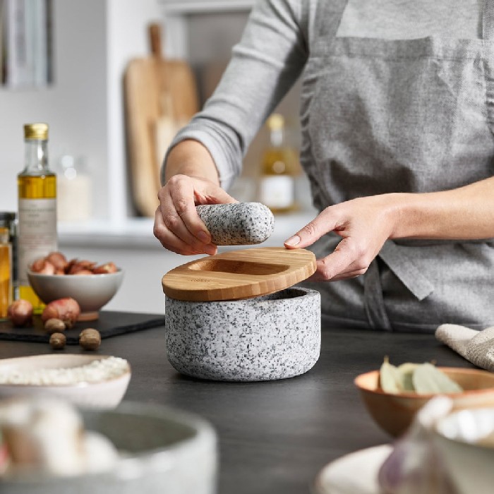 kitchenware/miscellaneous-kitchenware/dash-pestle-mortar-with-bamboo-lid