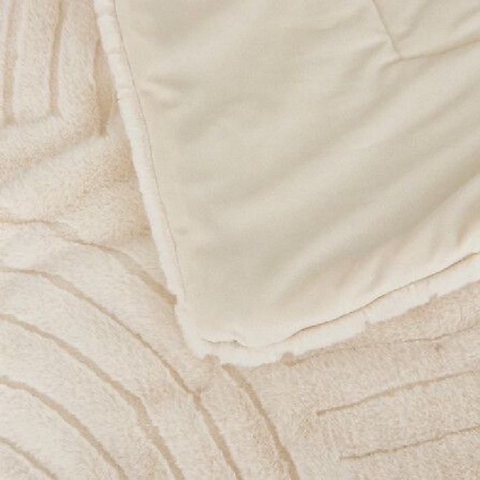 home-textiles/blankets-throws/atmosphera-arka-jacquard-faux-fur-bedrunner-80cm-x-180cm