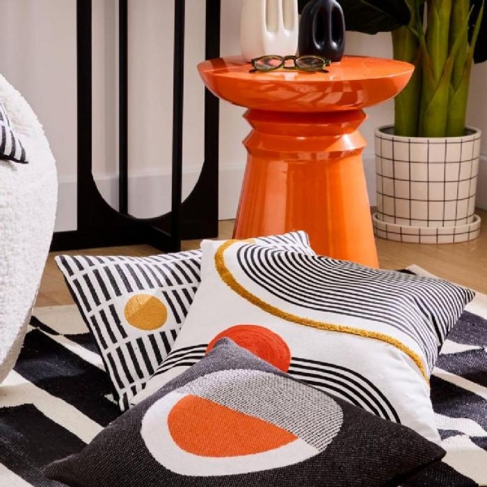 home-textiles/cushions-cushion-covers/cush-cot-embrod-kubus-45x45