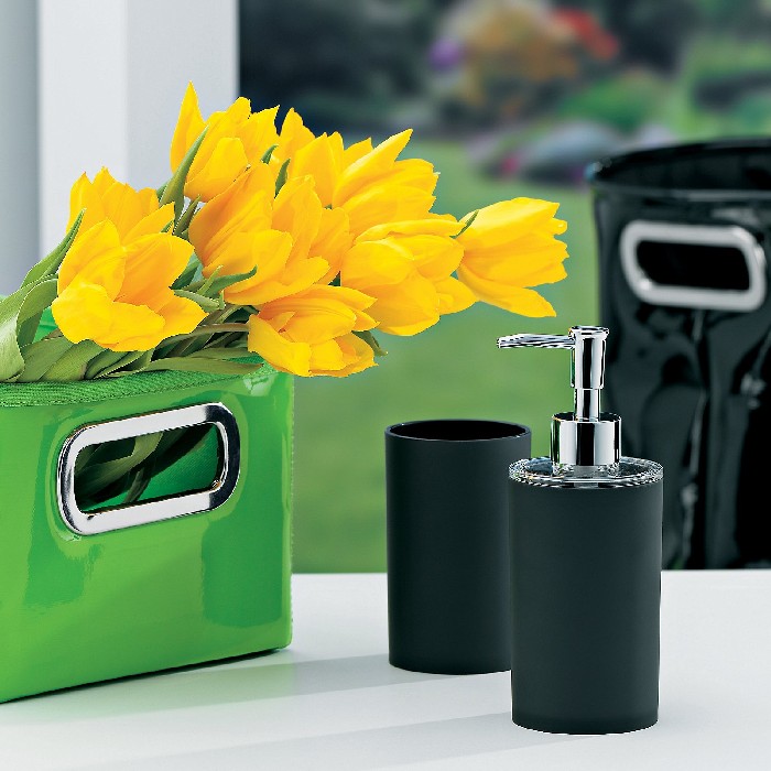 bathrooms/sink-accessories/kela-tumbler-dark