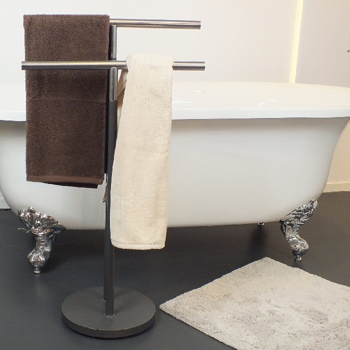 bathrooms/towel-rails-hooks/kela-siner-towel-holder