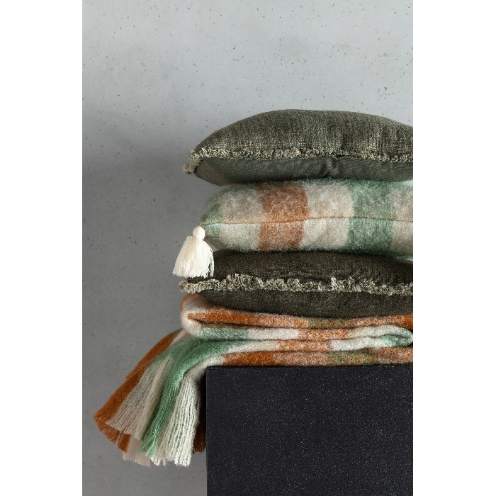 home-decor/deco/frayed-edge-cotton-and-polyester-cushion-dark-green