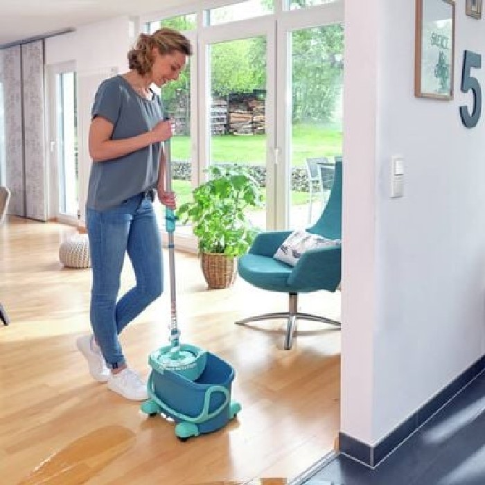 household-goods/cleaning/leifheit-clean-twist-ergo-mobile-disc-mop-set