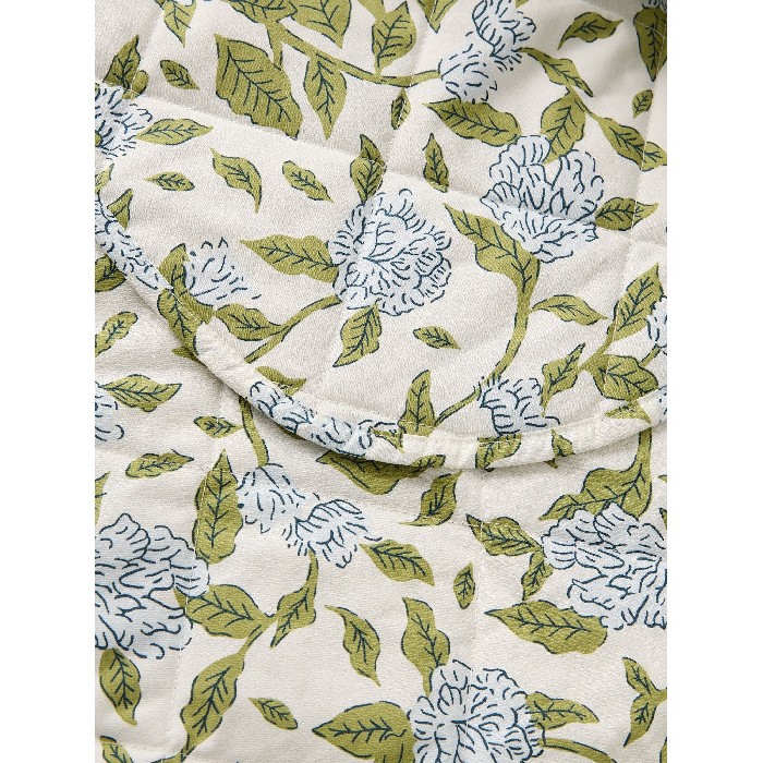 home-textiles/bedspreads-duvets-quilts/coincasa-floral-cotton-percale-quilt-6814088