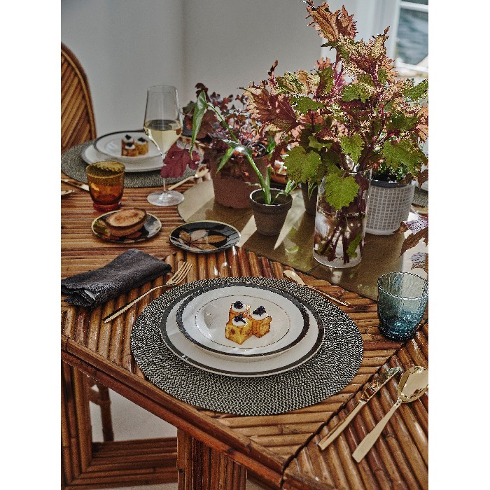 tableware/plates-bowls/coincasa-flat-plate-in-new-bone-china-with-black-edge