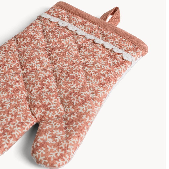 home-textiles/kitchen-textiles/coincasa-set-of-2-double-sided-cotton-pot-holders-and-oven-mitt