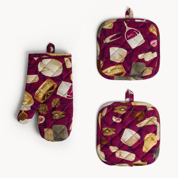 home-textiles/kitchen-textiles/coincasa-set-of-2-pot-holders-and-kitchen-glove-with-cheese-print