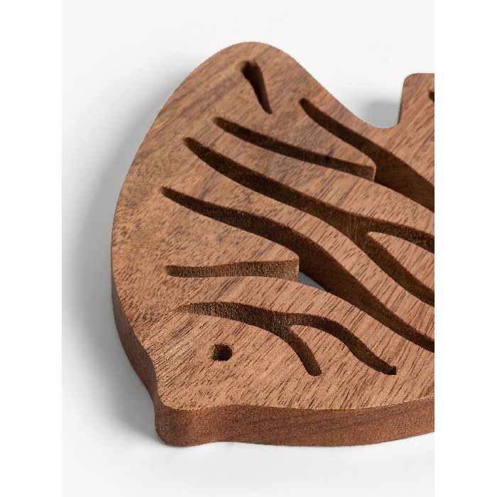 tableware/serveware/coincasa-mango-wood-trivet-with-fish-shape
