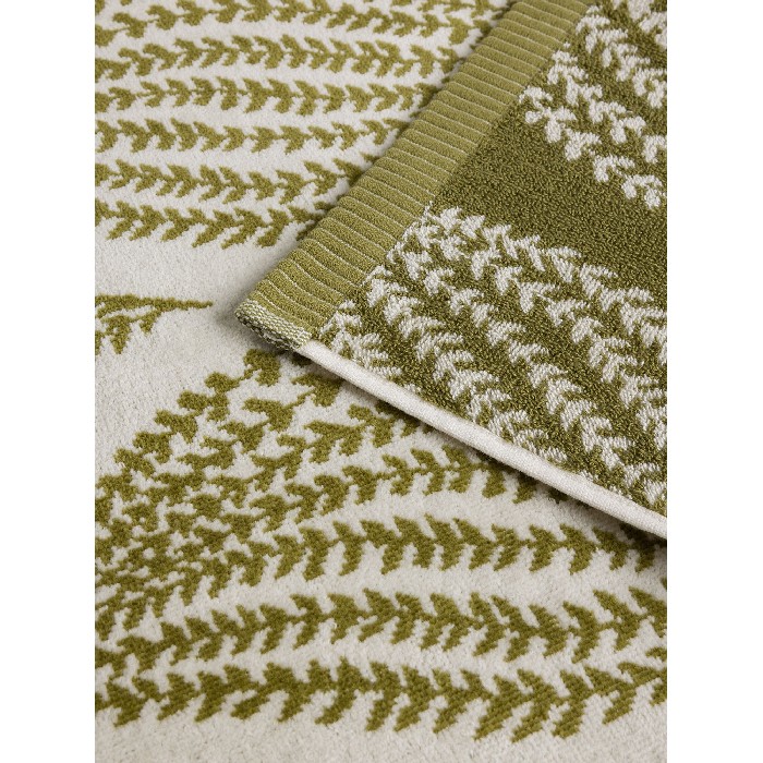 home-textiles/bath-linen-towels/coincasa-cotton-velour-towel-botanical-design-7479060
