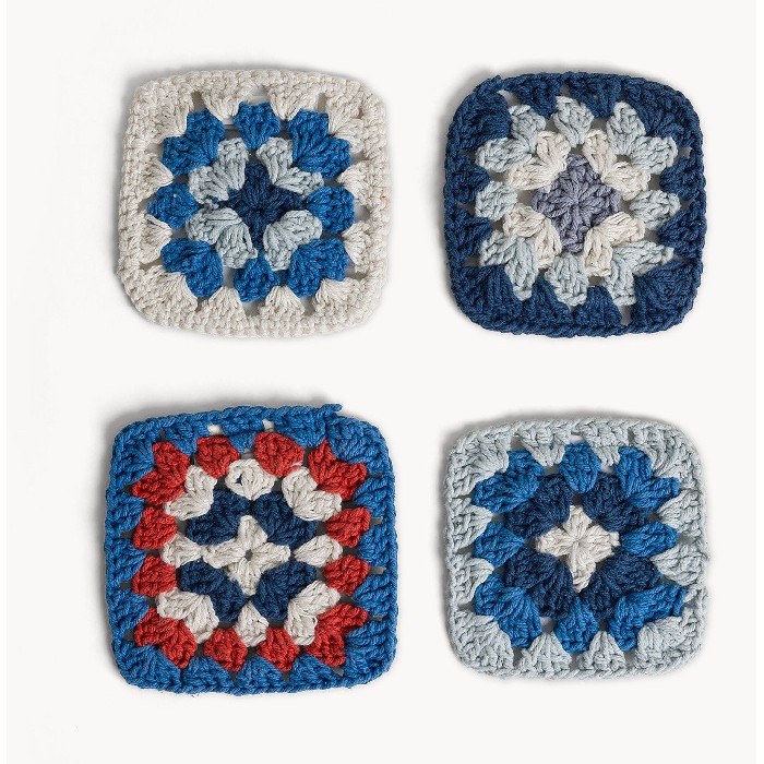 tableware/placemats-coasters-trivets/coincasa-set-of-4-crochet-coasters-with-majolica-motif