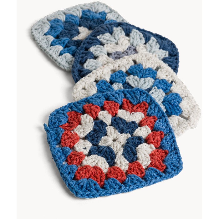 tableware/placemats-coasters-trivets/coincasa-set-of-4-crochet-coasters-with-majolica-motif