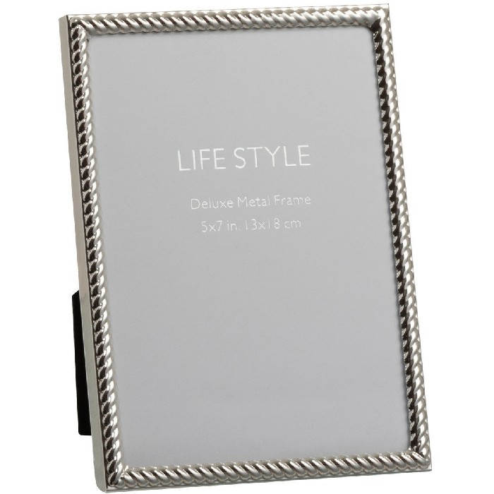 home-decor/frames/curved-metal-photo-frame-silver-13cm-x-18cm