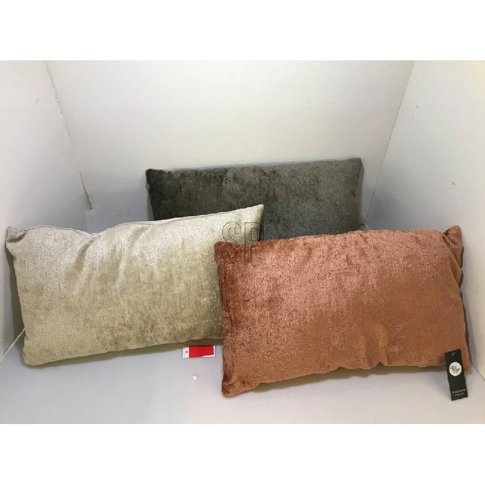home-textiles/cushions-cushion-covers/cushion-tufted-velevet-50cm-x-30cm-3-assorted