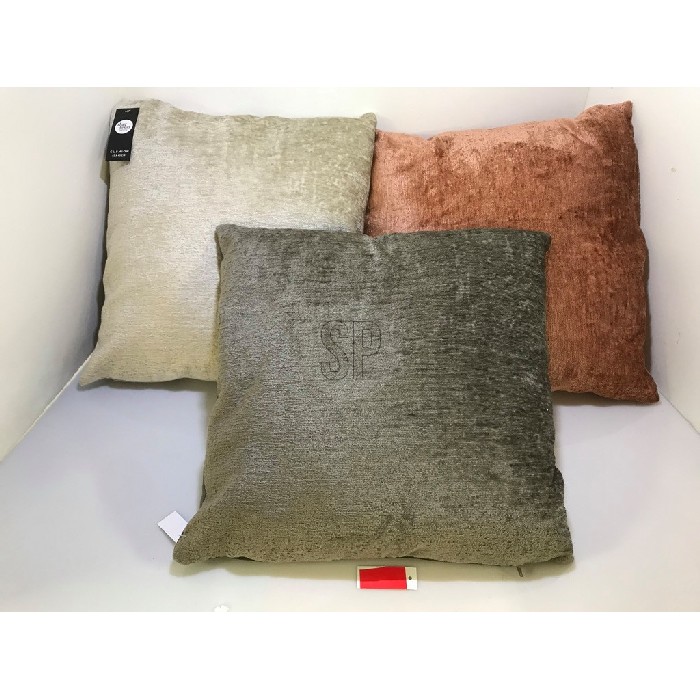 home-textiles/cushions-cushion-covers/cushion-tufted-velvet-45cm-x-45cm-3-assorted