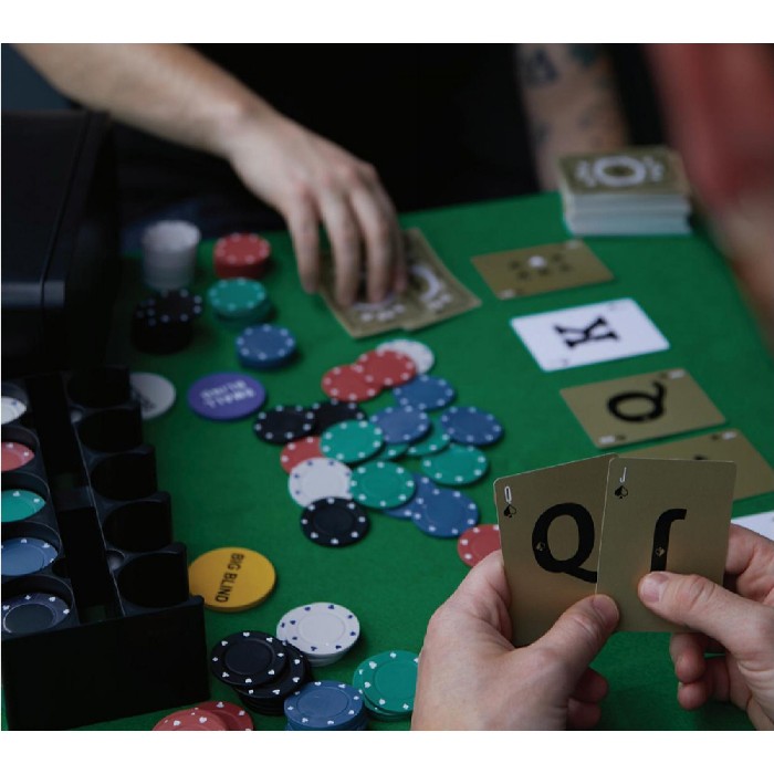 kids-and-stationery/toys/poker-in-a-tin
