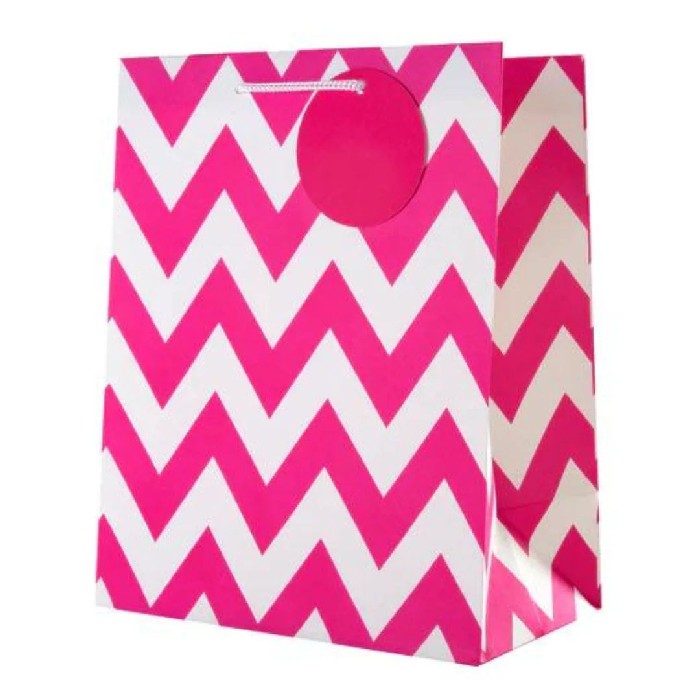 home-decor/giftware-articles/hallmark-gift-bag-medium-pink-zig-zag