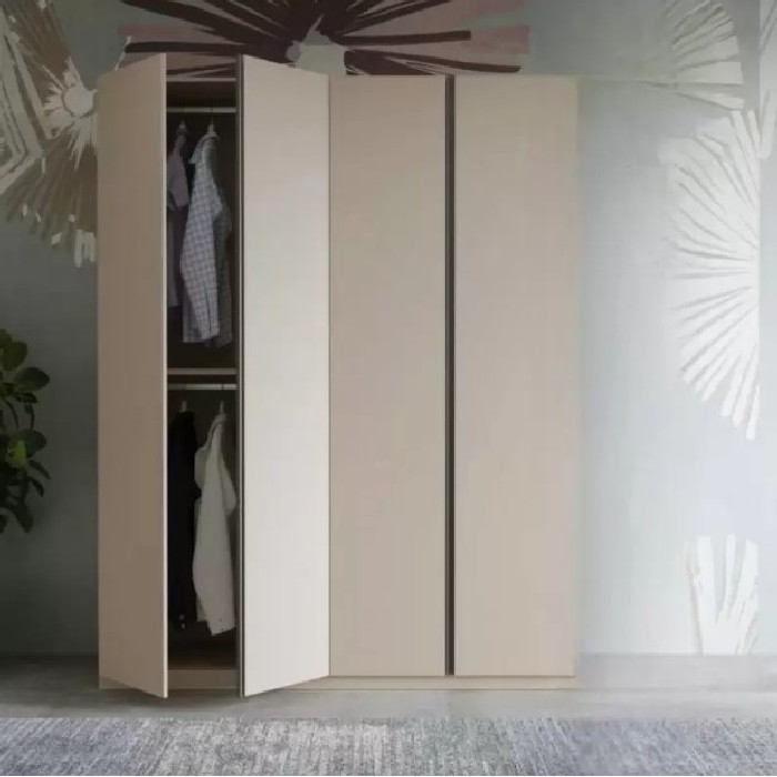bedrooms/wardrobe-systems/brema-4-door-wardrobe-finished-in-cashmere-with-anthracite-insert-handles