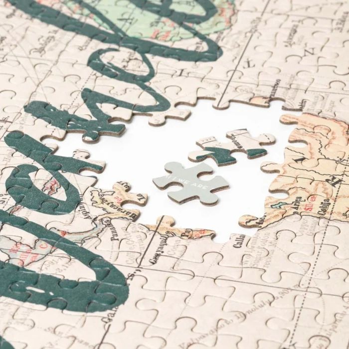 kids-and-stationery/toys-games-puzzles/legami-puzzle-travel-1000-pieces