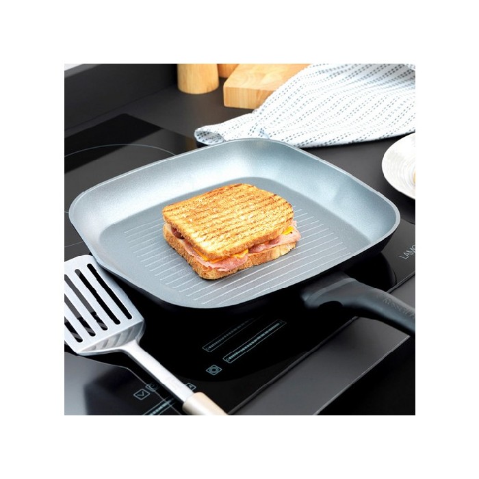 kitchenware/pots-lids-pans/russell-hobbs-griddle-pan-graphite-28cm-crystaltech