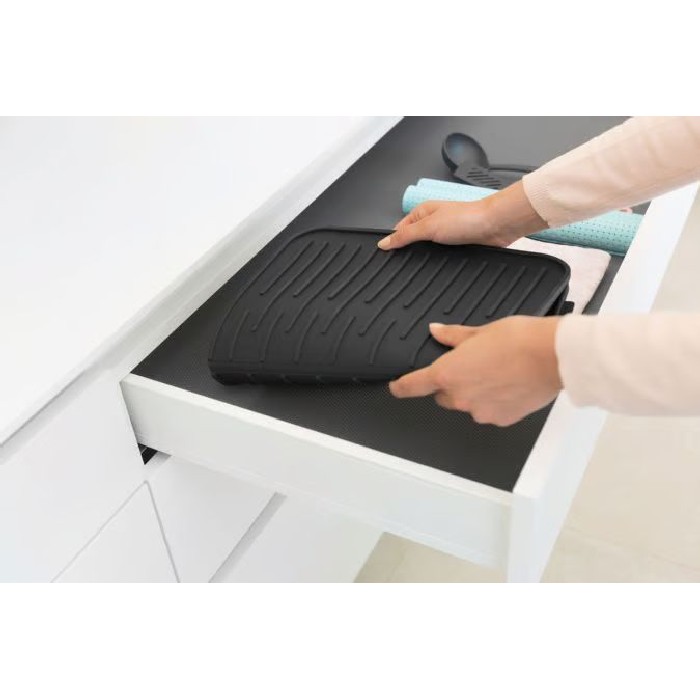 kitchenware/dish-drainers-accessories/brabantia-silicone-dish-drying-mat-dark-grey