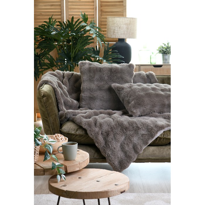 home-textiles/blankets-throws/laponie-taupe-throw-130cm-x-150cm