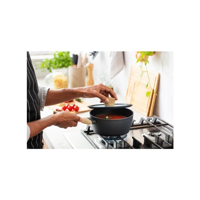 kitchenware/pots-lids-pans/promo-masterchef-ss-sauce-pan-with-glass-lid-20cm-black