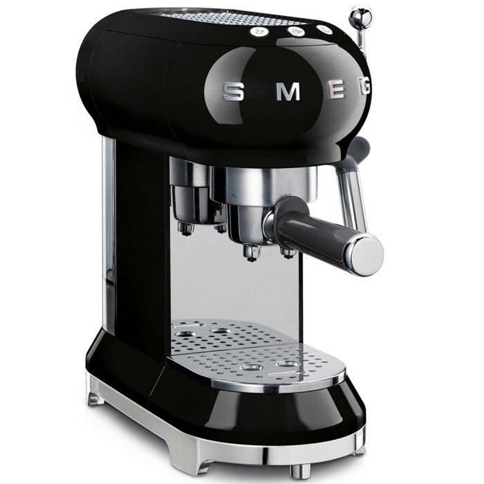 small-appliances/coffee-machines/coffee-machine-smeg-fs-black