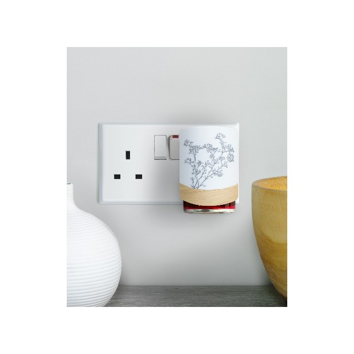 home-decor/candles-home-fragrance/yankee-scent-plug-unit-natural-simplicity-light-sensor