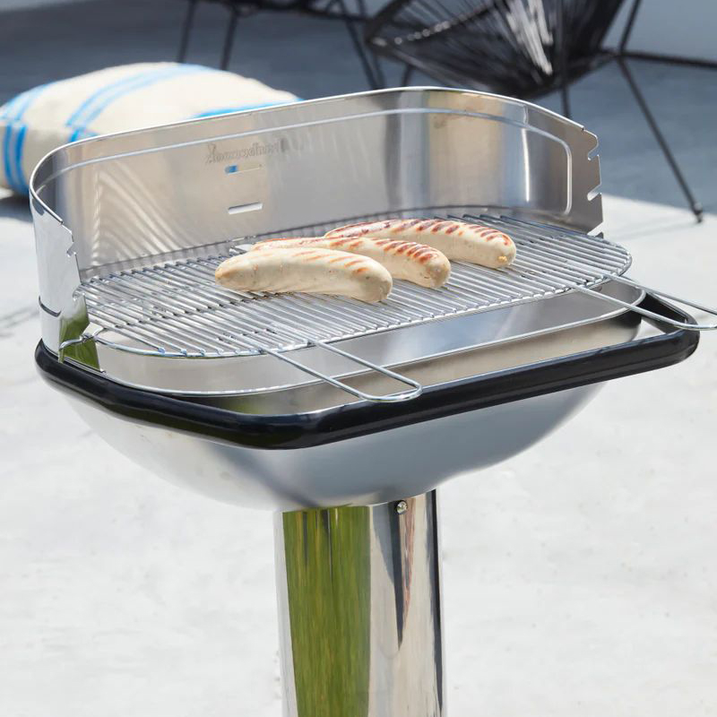 How does a Loewy 55 SST charcoal BBQ work?