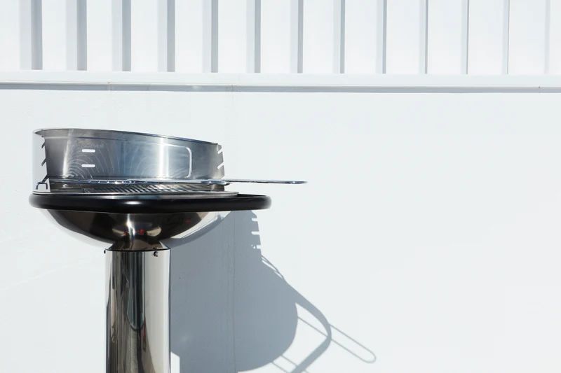 Specifications of the Loewy 50 SST charcoal BBQ