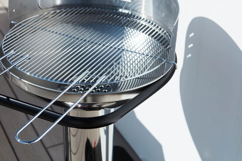 What are the benefits of a Loewy 50 SST charcoal BBQ?