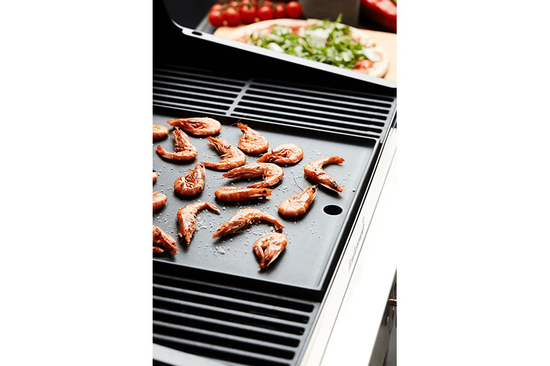 What are the advantages of a Stella 3201 gas BBQ